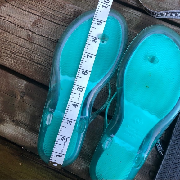 3 pairs of Flip Flops - Picture 13 of 14